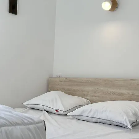 Apartment T4 Renove, Proche Centre, 3 Chambres, 6/8 Pers, Equipe, Est/ouest, Dispo De - Fr-1-234-254