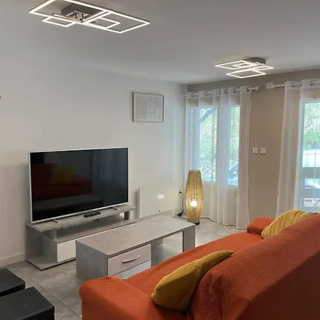 Apartment T4 Renove, Proche Centre, 3 Chambres, 6/8 Pers, Equipe, Est/ouest, Dispo De - Fr-1-234-254
